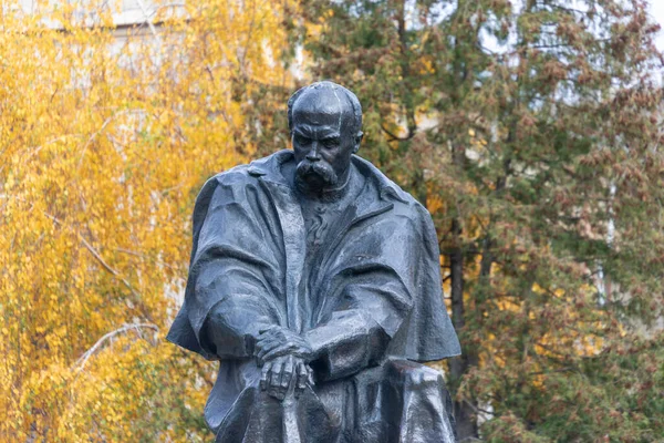 Μνημείο Του Ουκρανού Ποιητή Taras Shevchenko Στο Πάρκο — Φωτογραφία Αρχείου