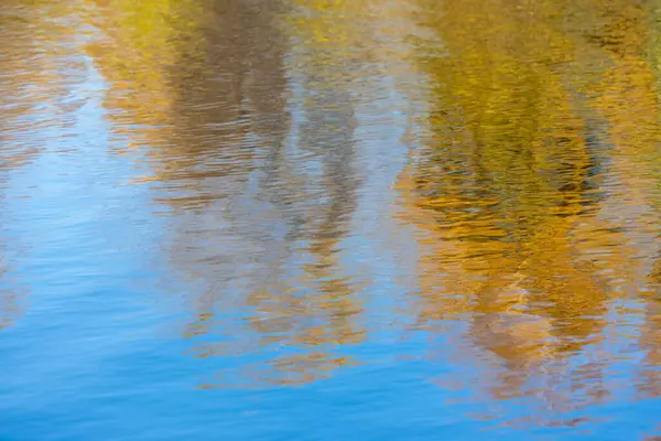 Bella Acqua Autunnale Nel Lago Ottobre — Foto Stock