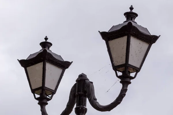 Prachtige Metalen Lantaarn Het Park Herfst — Stockfoto