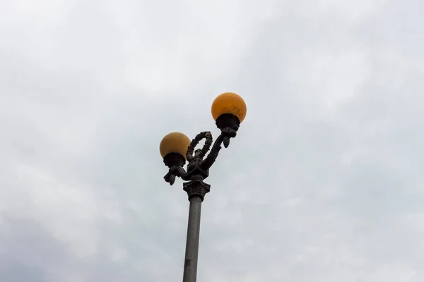 Lanterna Città Uno Sfondo Cielo — Foto Stock