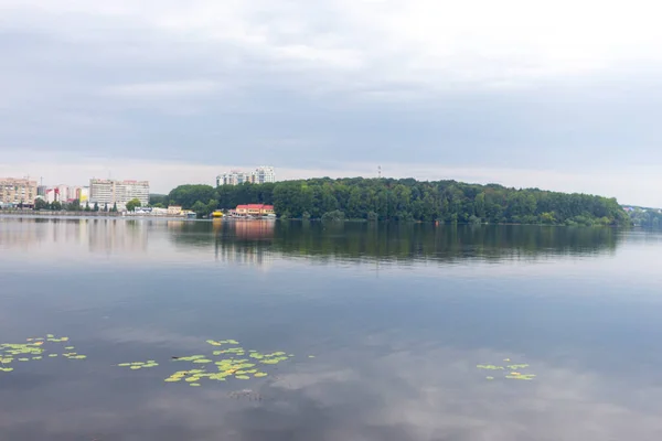 Вода Озері Осінньому Парку Жовтні — стокове фото