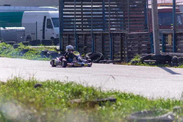 Pojken Åker Karting Parken Karting Idrottstävlingar — Stockfoto