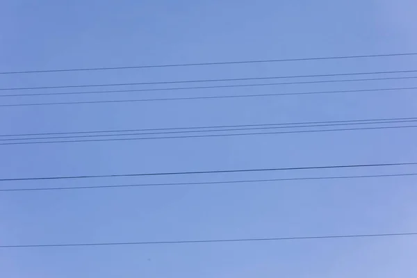 Cabos Linhas Energia Fundo Céu Azul — Fotografia de Stock