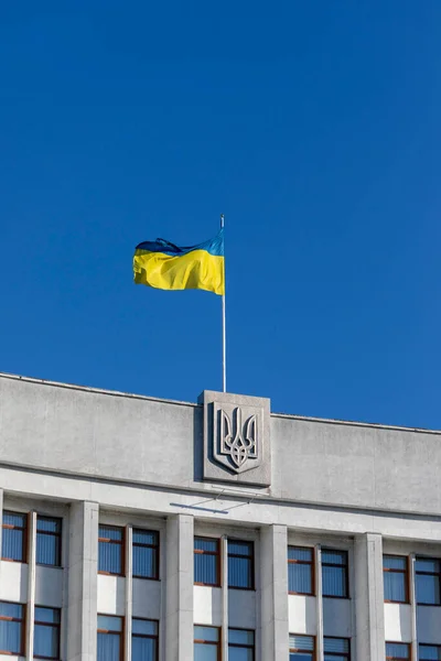 Žlutá Modrá Vlajka Ukrajiny Administrativní Budově — Stock fotografie