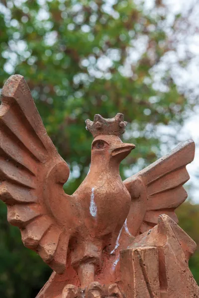 Monumento Concreto Pájaro Parque Otoño — Foto de Stock