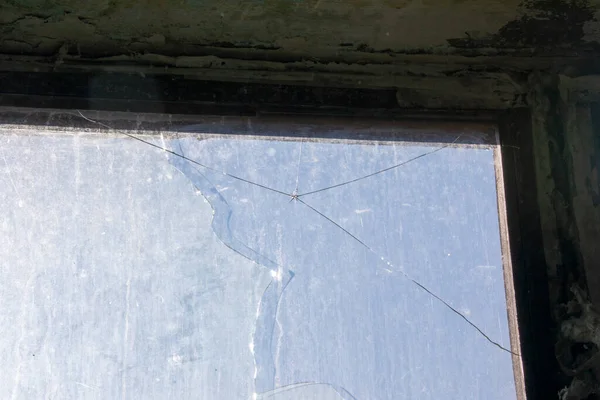 Old Emergency Broken Window Abandoned House — Stock Photo, Image