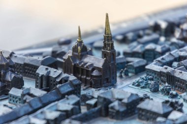 Ternopil şehrinin bronz modeli. Sokaktaki anıt