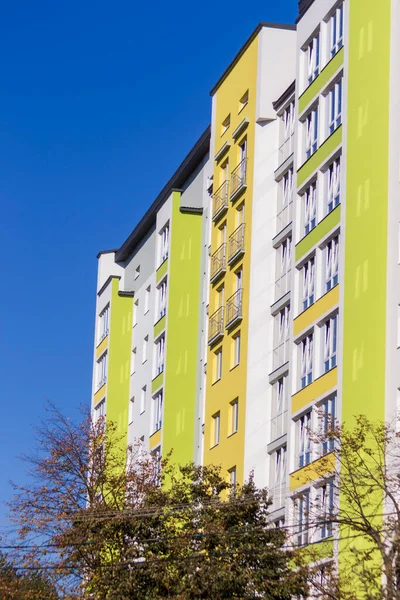 Şehirdeki Bir Iskan Binasının Renkli Yüzü — Stok fotoğraf
