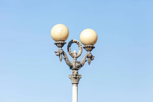 Lanterna Parque Fundo Céu Azul — Fotografia de Stock