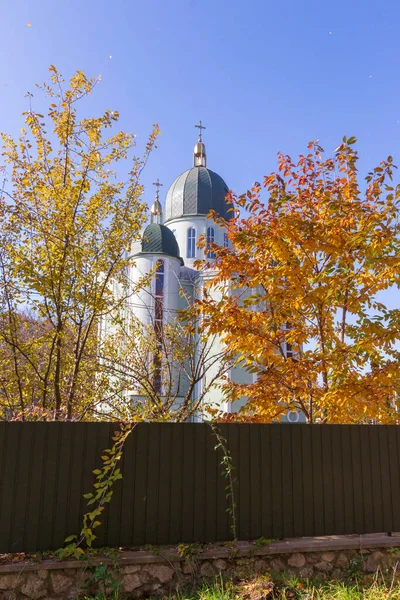 Восени Будівля Християнської Церкви Галичині — стокове фото