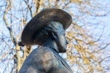 Opera ve şarkıcı Solomiya Krushelnytska anıtı