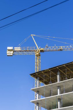 Şehirde çok katlı bir konut inşaatı