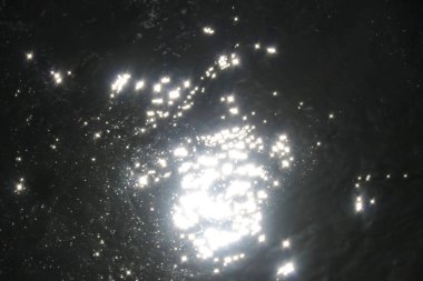 Arka plan için siyah ve beyaz güneş ışınları