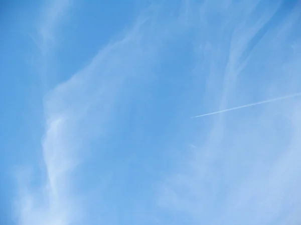 蓝天和白云的背景结构 — 图库照片