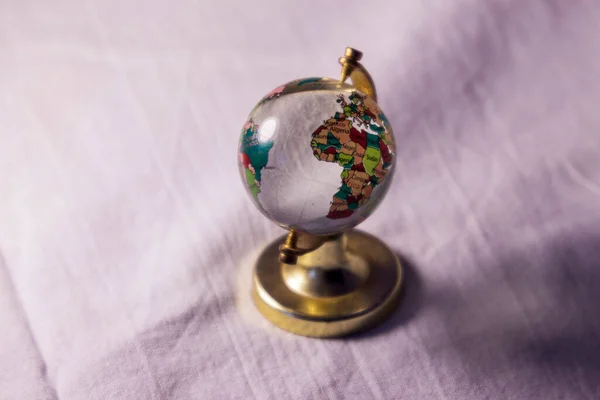 Маленький Сувенирный Стеклянный Глобус Номере — стоковое фото