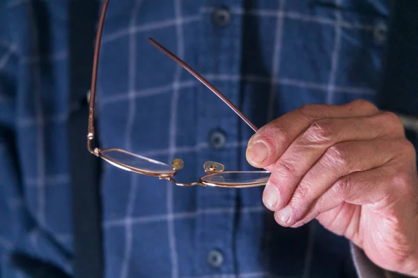 Azért Tart Szemüveget Mert Rossz Látása — Stock Fotó