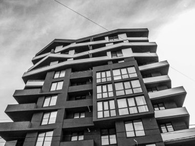 Tuğla ev inşaatı. Evin dış görünüşü.