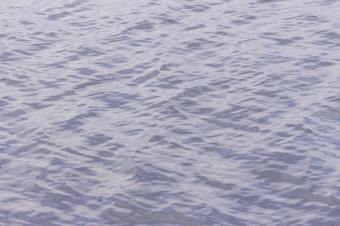 Arka plan için göldeki dalgaların üzerindeki su dokusu.