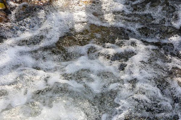 Flusso Tempestoso Sudore Acqua Nel Fiume Nel Parco Autunnale — Foto Stock