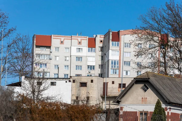 Fasad Ett Hus Centrum Augusti Bostadsbyggande Och Kommersiella Fastigheter — Stockfoto