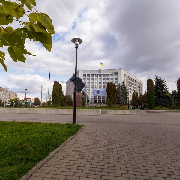 Fasad Ett Hus Centrum Augusti Bostadsbyggande Och Kommersiella Fastigheter — Stockfoto