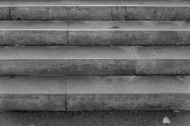 Parktaki güneşte taş merdiven dokusu