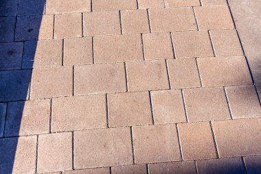 Parktaki güneşli arka planlar için asfaltın dokusu