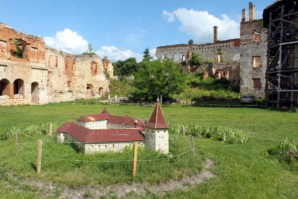 Ερείπια Ενός Μεσαιωνικού Πέτρινου Κάστρου Πόλη Berezhany Ουκρανία — Φωτογραφία Αρχείου