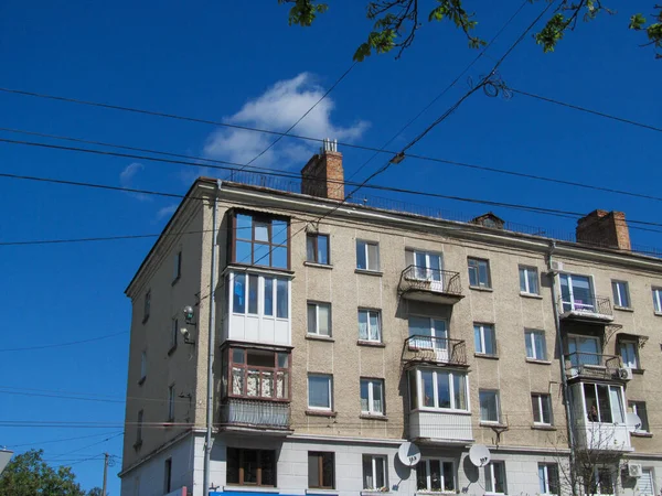 Fassade Eines Hauses Der Innenstadt August Wohnbau Und Gewerbeimmobilien — Stockfoto