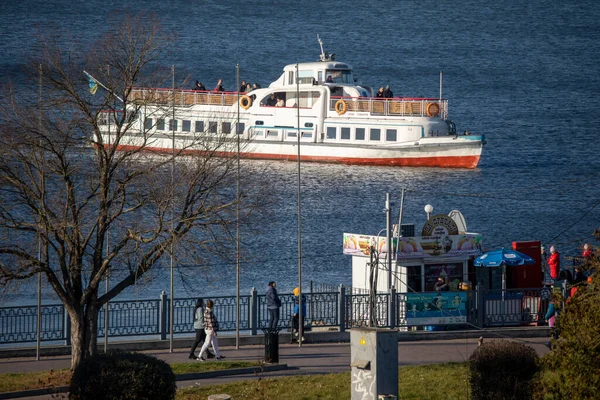 Tourist Boat Lake Autumn Park — Stock Photo, Image