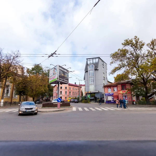 Ağustos Şehir Merkezinde Bir Evin Cephesi Konut Binası Ticari Gayrimenkul — Stok fotoğraf