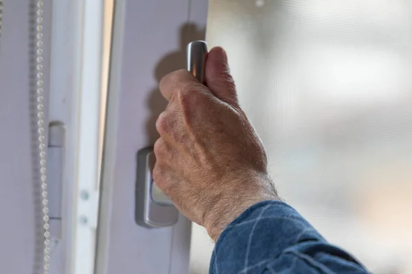 Hombre Abre Ventana Para Que Haya Aire Fresco Habitación —  Fotos de Stock