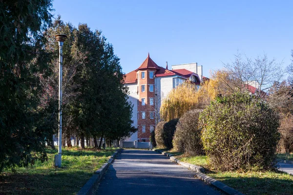 Vivienda Cerca Zona Del Parque —  Fotos de Stock