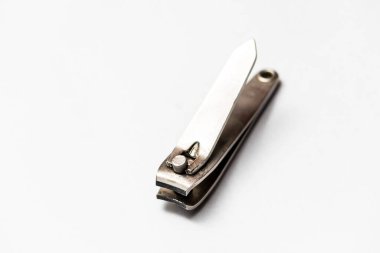 Parmakları çivilemek için metal forseps.