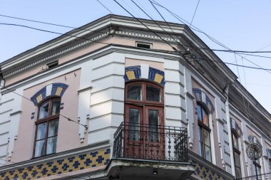 Ternopil 'deki eski bir Avusturya evinin cephesi