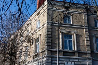 Ternopil 'deki eski bir Avusturya evinin cephesi