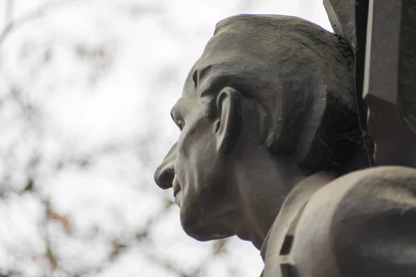 Bronze Monument Man Dark Color Street Monument — Stock Photo, Image