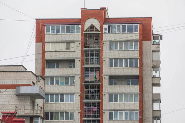 Facciata Edificio Residenziale Una Zona Residenziale Finestre Della Casa — Foto Stock