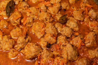 Domatesli ve havuçlu tavuk köftesi.