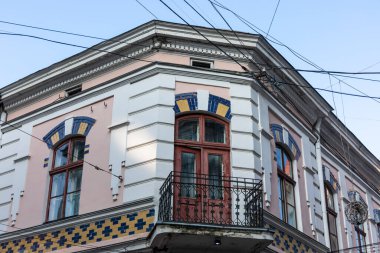 Ternopil 'deki eski bir Avusturya evinin cephesi