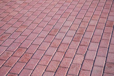 Arka plan için kırmızı asfalt dokusu. Parktaki dikdörtgen kaldırım taşları