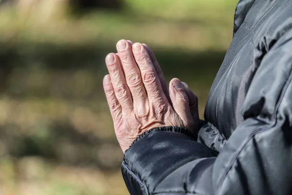 Gesto Mão Que Simboliza Uma Oração Deus Mão Velho — Fotografia de Stock