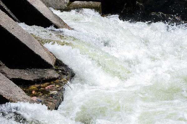 Verbazingwekkende close-up van een rivier waterval in Cordoba — Stockfoto