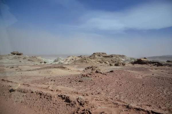 Det torra torra ökenlandskapet i Måndalen i Argentina — Stockfoto