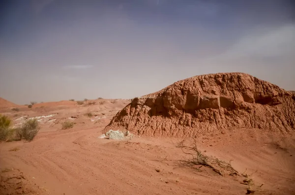 Suchá vyprahlá pouštní krajina v údolí Měsíce v Argentině — Stock fotografie