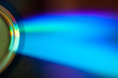 Küçük bir diskin yanardöner yüzeyinin ayrıntıları. Renklerin eğimleri.