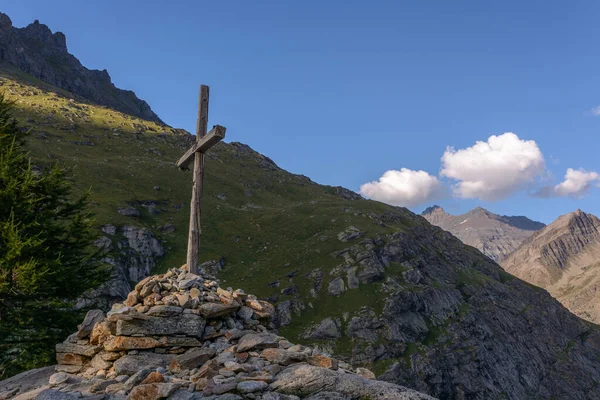 Wooden Cross National Park Great Paradise Alps Italy Aosta Valley — Stock Photo, Image