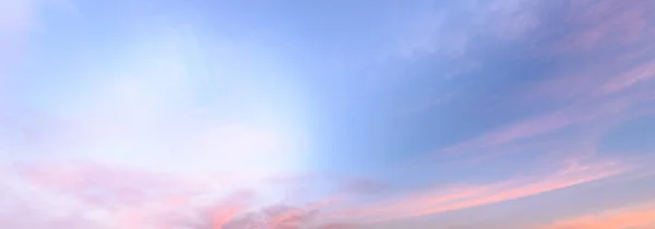 Bir Sonbahar Akşamı Alacakaranlıkta Parlayan Gökyüzü Pankart Panoramik Panorama — Stok fotoğraf