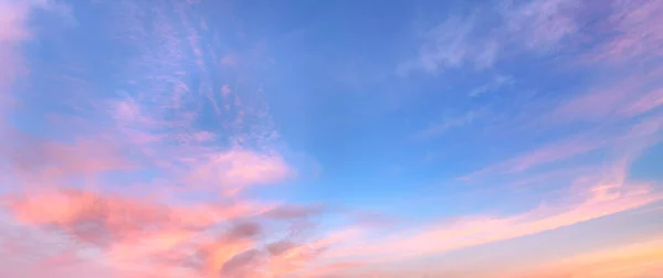 Céu Brilhante Entardecer Uma Noite Outono Banner Panorâmico Panorama — Fotografia de Stock