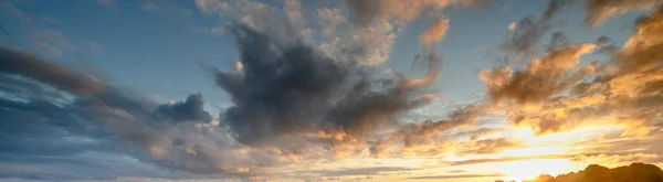 Cielo Resplandeciente Atardecer Una Noche Otoño Banner Panorámica Panorama — Foto de Stock